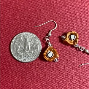 🖤NEW💕baseball & Glove silver earrings